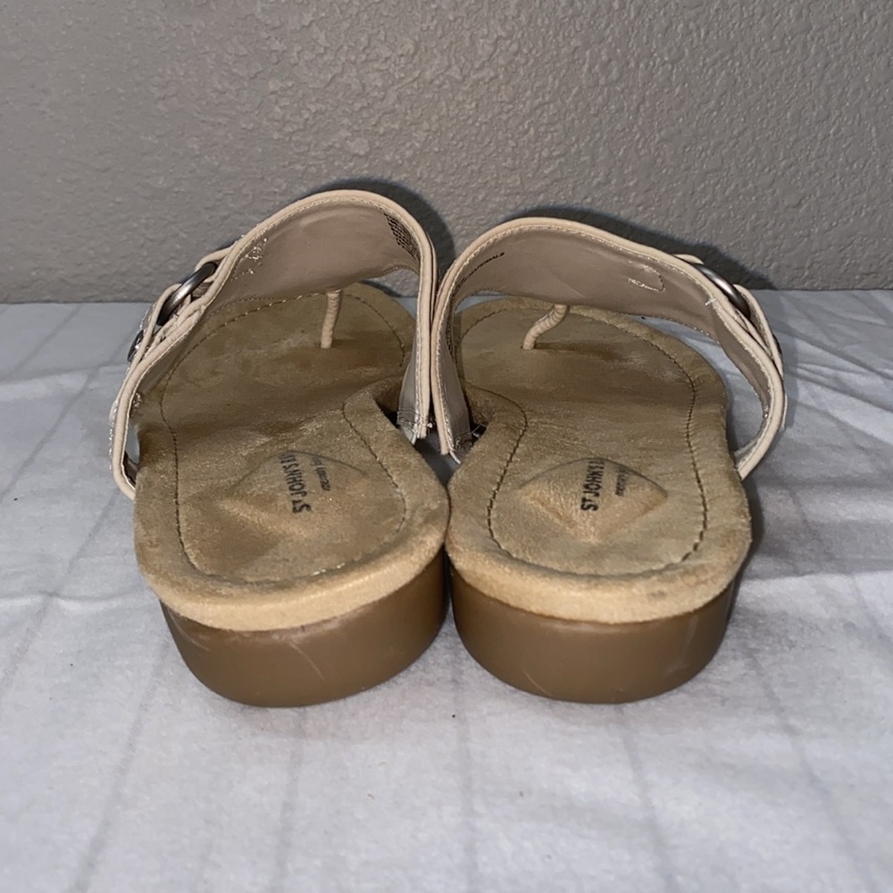 St John’s Bay, Zina Sandals, 8.5 M Tan, Women Memory Foam Sandals, New - Picture 4 of 7